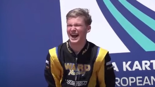 VIDEO | Gestul incredibil făcut de acest adolescent rus pe podiumul unei competiţii. Riscă suspendarea pe viaţă