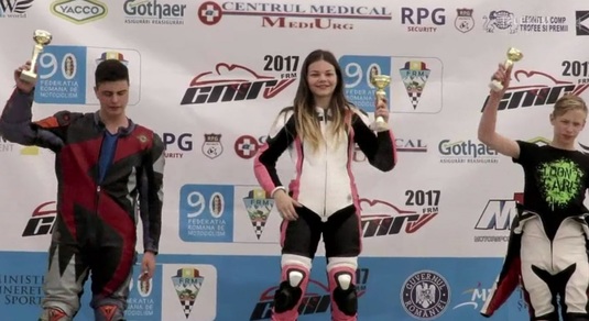 REPORTAJ | Faceţi cunoştinţă cu Daria Gănescu, domnişoara de 16 ani care îşi măsoară forţele cu băieţii în cursele moto