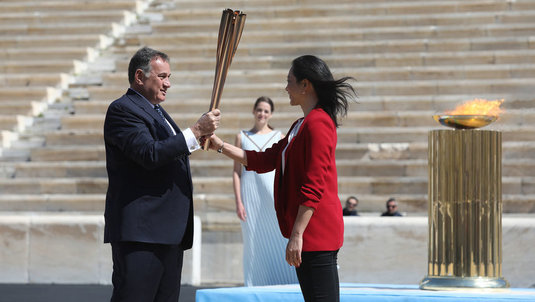 Organizatorii Jocurilor Olimpice de la Tokyo au primit torţa olimpică la Atena