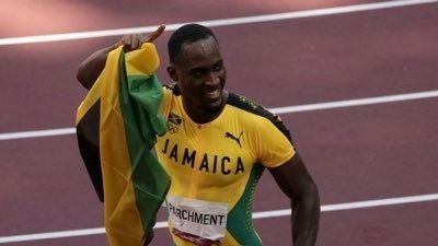 Un atlet jamaican s-a rătăcit prin Tokyo şi era să rateze proba în care trebuia să concureze. A fost ajutat cu bani de o voluntară şi apoi a cucerit aurul olimpic