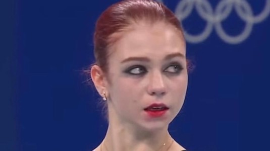 "Urăsc acest sport. Nu voi mai patina niciodată". Rusoaica Alexandra Trusova, devastată după ce a luat doar argintul la Jocurile Olimpice