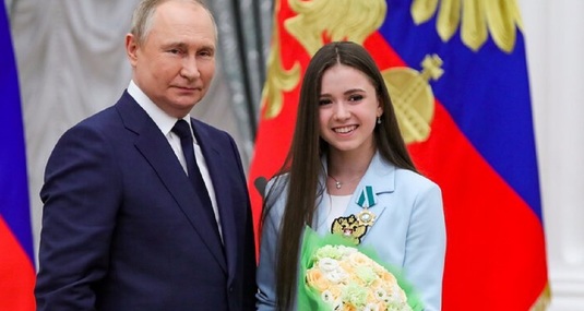 Ce i-a pus Vladimir Putin tinerei Kamila Valieva. Fata a avut o replică timidă