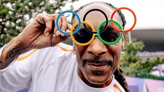 Snoop Dogg s-a ţinut de cuvânt. Rapperul american a purtat torţa olimpică la Paris