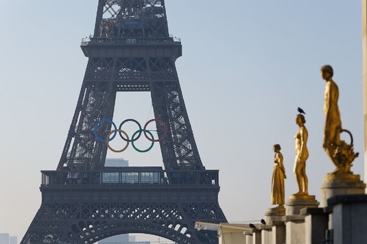 Inelele olimpice de pe Turnul Eiffel au fost demontate. Cu ce vor fi înlocuite