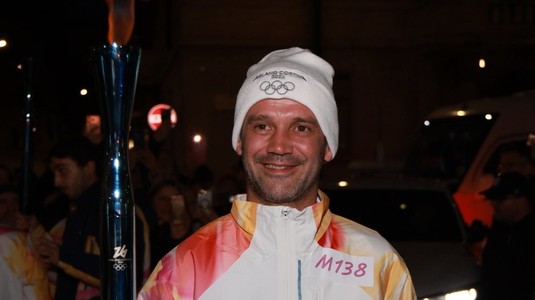 Cristian Chivu a purtat torţa olimpică la Milano | VIDEO