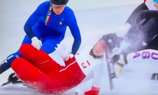 Accident teribil la Jocurile Olimpice de iarnă. Sportiva a fost lovită cu lama patinei şi a fost scoasă pe targă