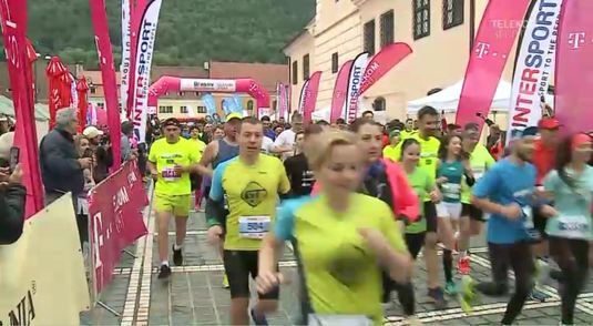 VIDEO | Sărbătoarea sportului în Piaţa Sfatului. Record la a patra ediţie a Maratonului Internaţional Braşov