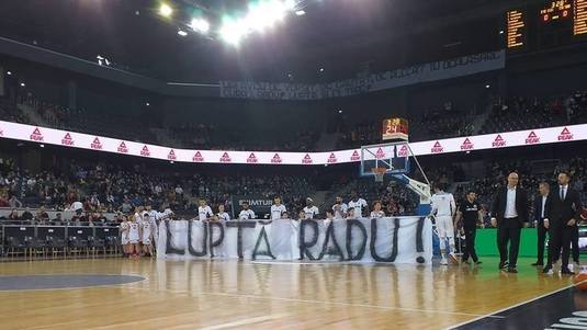 Fanii lui U BT Cluj, mesaje de susţinere la meciul cu CSU Sibiu, pentru Radu Ţenter, aflat în stare gravă la spital