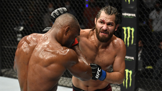 UFC şi-a încoronat un nou campion! "Coşmarul nigerian" nu i-a dat nicio şansă lui Jorge Masvidal. Decizie controversată a judecătorilor