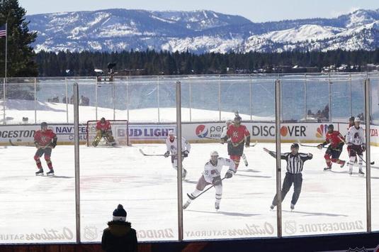 Un meci din NHL, întrerupt aproximativ opt ore din cauza soarelui puternic care a afectat gheaţa