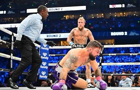 Box: Youtuberul american Jake Paul l-a învins prin KO pe fostul luptător UFC, Mike Perry - VIDEO
