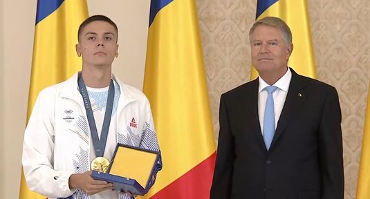 VIDEO | Gafă uriaşă făcută de Klaus Iohannis în momentul în care i-a decorat pe medaliaţii olimpici şi paralimpici de la Paris