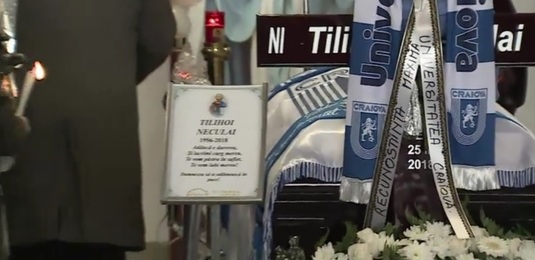 Lacrimi pentru Nicolae Tilihoi! VIDEO | Fotbalul românesc îşi ia adio de la legendarul fundaş al Craiovei Maxima. Imagini emoţionante