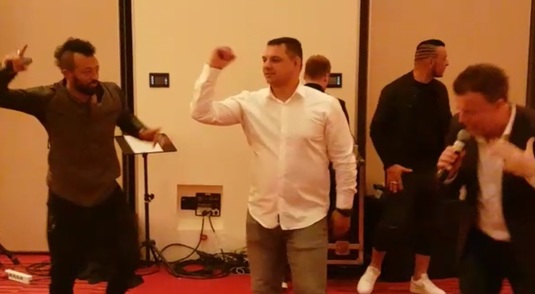 VIDEO | Ionel Ganea, sufletul petrecerii! "Ganezul" a urcat pe scenă după meciul dintre Generaţia de Aur