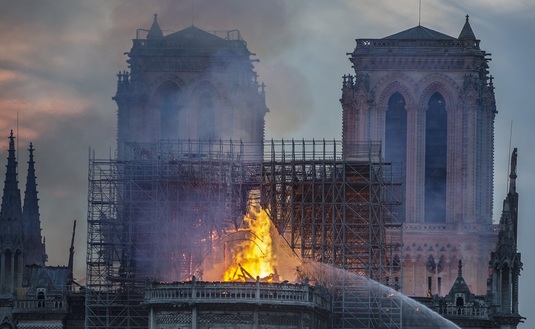 Preşedintele Franţei a promis că Notre-Dame va fi refăcută înainte de JO 2024, experţii îi sar în cap + Suma incredibilă care s-a strâns până acum din donaţii