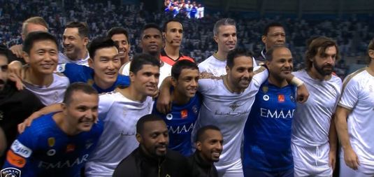 VIDEO Mirel Rădoi a făcut spectacol alături de Pirlo, Totti, Van Persie şi Ronaldinho. Reghecampf, printre antrenori. Aplauze la scenă deschisă pentru român