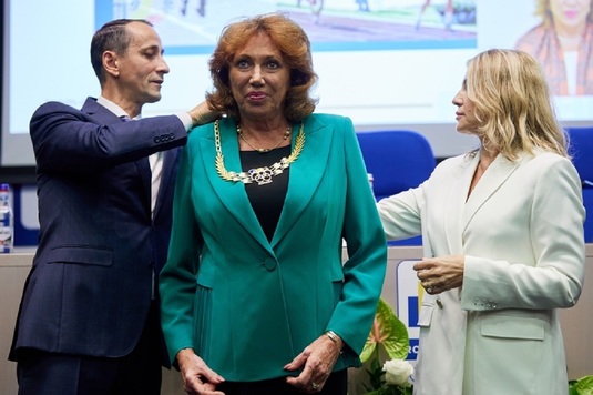 Doina Melinte a primit Colanul de Aur, cea mai înaltă distincţie a Comitetului Olimpic şi Sportiv Român: "Aceasta este ultima mea medalie şi voi ţine la ea foarte mult"