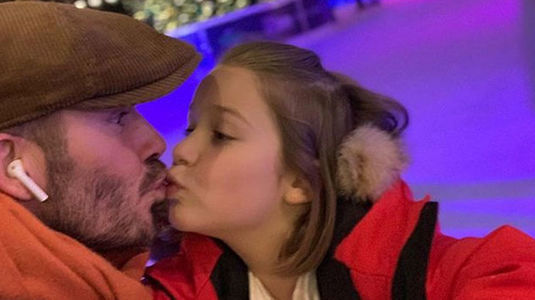 Critici dure pentru David Beckham pentru că a publicat o poză în care-şi sărută fiica în vârstă de 7 ani