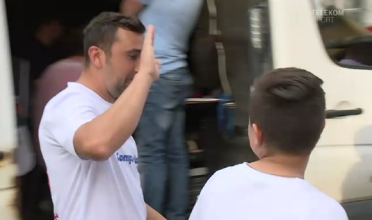 VIDEO | Vi-l mai amintiţi pe Dacian Varga? A ajuns în Liga a 4-a, la CS Dinamo, şi a făcut show în play-off. "Tu gras, eu gras, bate palma!"