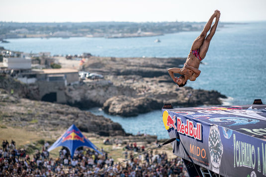 Cătălin Preda participă şi la etapa din Insulele Azore în Seria Mondială Red Bull Cliff Diving