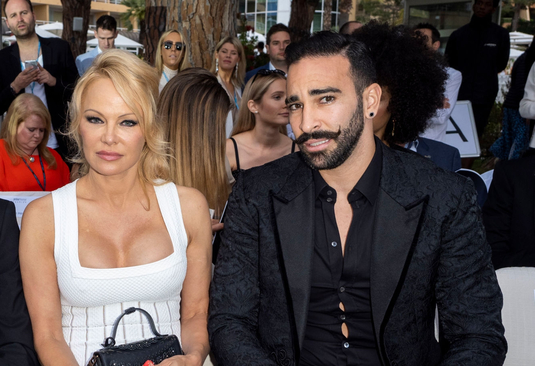 Pamela Anderson îl face praf pe Adil Rami după despărţire: "Este un pervers narcisist". Acuză că a fost bătută şi băgată în spital de fotbalist 