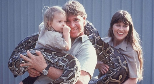 FOTO | Cum arată fiica regretatului lui Steve Irwin, ”Vânătorul de Crocodili”. Are 21 de ani şi s-a logodit cu un fost sportiv
