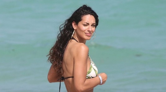 FOTO | Fosta iubită a lui Diego Forlan, apariţie sexy pe plajele din Miami. Cum a reacţionat când a văzut că este fotografiată