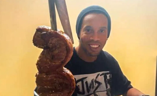 Cum a petrecut Ronaldinho în puşcărie aniversarea de 40 de ani! Surpriza pregătită de gardieni şi de ceilalţi deţinuţi