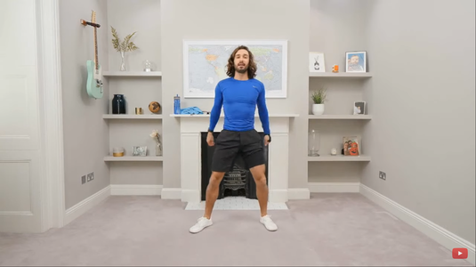 VIDEO | 4 milioane de vizualizări în fiecare zi: Un instructor de fitness dă lecţii gratuite pe Youtube