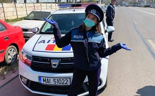 Larisa Iordache, jignită în comentarii la fotografia în uniformă de Poliţie: "Este urât să faceţi un om în toate felurile şi voi să staţi în casă!"
