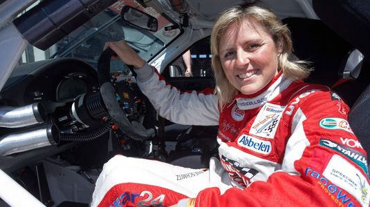 "Regina de la Nurburgring" a decedat la 51 de ani! Fosta prezentatoare Top Gear a pierdut lupta cu cancerul