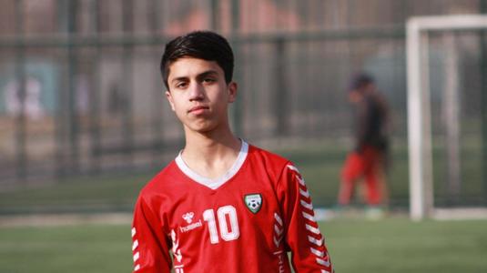 Un junior al naţionalei de fotbal a Afganistanului a murit. El a căzut de pe un avion militar american care decola