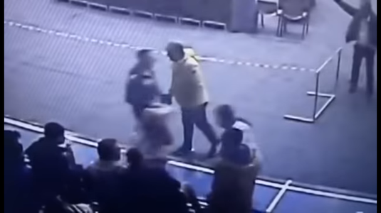 VIDEO | Un tânăr pugilist acuză un antrenor de agresiune. Cum se apără tehnicianul acuzat că a spart arcada tânărului campion