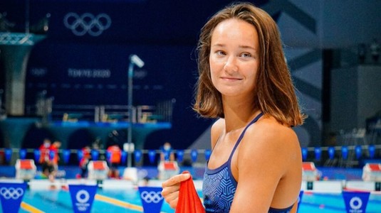 Ministrul rus al Sportului vrea sancţiuni din partea FINA pentru o înotătoare de origine ucraineană care a postat o fotografie în care calcă în picioare drapelul Rusiei