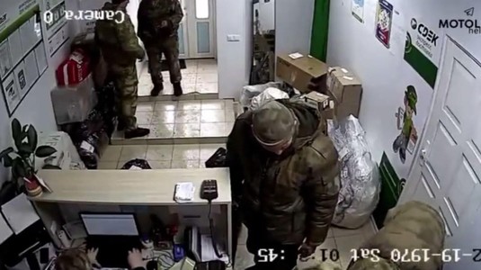 Aceşti soldaţi ruşi au ajuns "vedete" după ce au fost filmaţi. Ce se întâmplă, de fapt, după ce părăsesc Ucraina