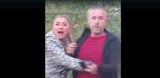 Video complet! Ce se întâmplă cu câteva secunde înainte de bătaia dintre Anamaria Prodan şi Laurenţiu Reghecampf. Abia apoi totul a escaladat în violenţă: "Ai filmat?"