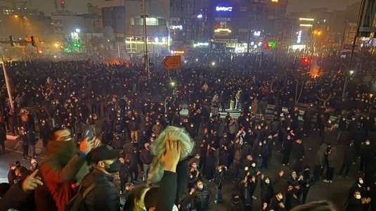 Revoltă şi vărsare de sânge în Iran! Dinamovistul trecut prin republică islamică a rememorat momentele care l-au marcat la Gilan: "Traiul de acolo era restricţionat. Se biciuiau" | EXCLUSIV