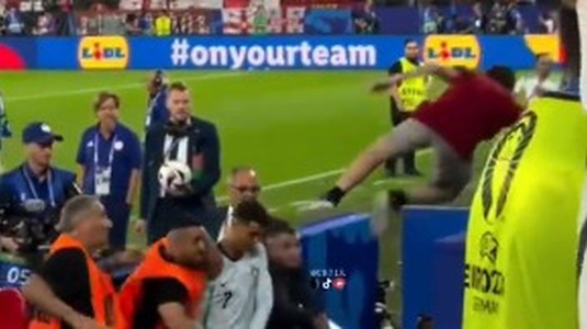VIDEO | Imagini neverosimile! Gest incredibil făcut de un suporter pentru a ajunge la Cristiano Ronaldo. Starul Portugaliei a rămas şocat