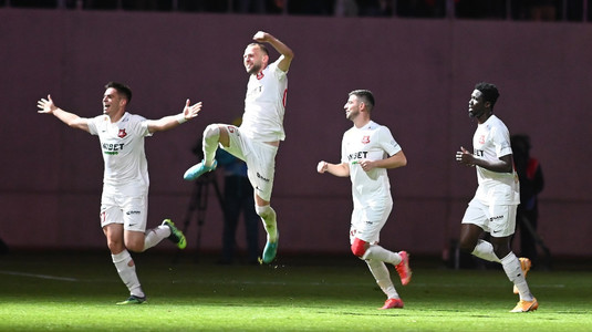 Daniel Paraschiv during Romania Superliga: A.F.C. HERMANNSTADT VS News  Photo - Getty Images