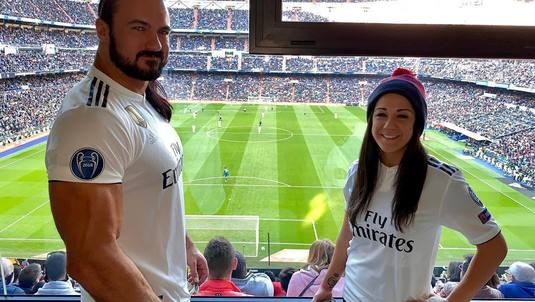 VIDEO | Victoria lui Real Madrid privită din tribune de superstarurile din WWE. Modul unic în care au fost încurajaţi de un fost campion la echipe
