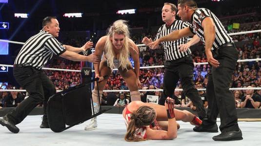 Victorie zdrobitoare pentru Raw! Brandul roşu nu le-a dat nicio şansă superstarurilor din SmackDown la Survivor Series. Vezi AICI toate rezultatele