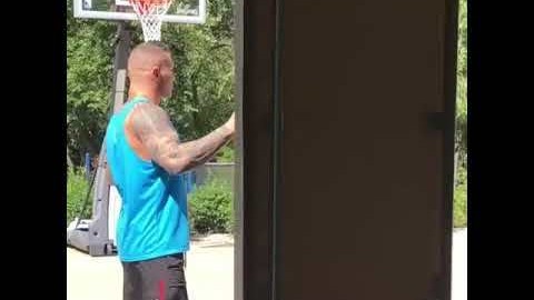 VIDEO | Randy Orton, stripper de serviciu. "Vipera" din WWE şi-a surprins soţia cu un dans lasciv