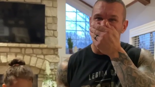 Asta-i farsa anului de 1 aprilie! Randy Orton a cunoscut dezavantajul de a te naşte în „Ziua păcălelilor” | VIDEO 