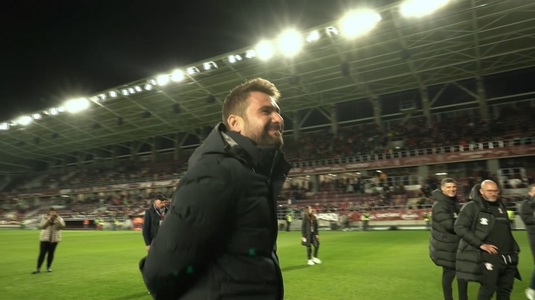 Adrian Mutu, chemat de galerie să o înjure pe Steaua! Ce a făcut antrenorul în faţa fanilor după ce s-a pregătit să scandeze | VIDEO