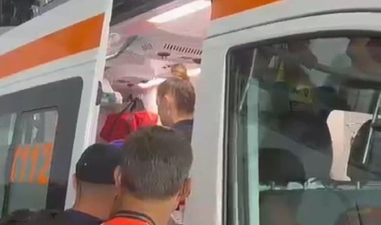 VIDEO | Incidentele din Giuleşti au continuat! Un suporter a fost lovit în cap cu o petardă şi a ajuns în ambulanţă