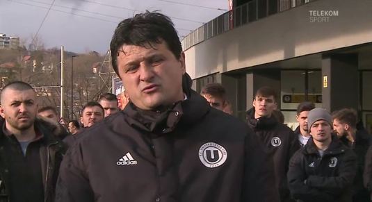 VIDEO Haos la Cluj! Fanii Universităţii şi-au pus jucătorii la zid: ”Suntem CFR 2, bă? Îmi iau tricou cu Cadu de mâine!”