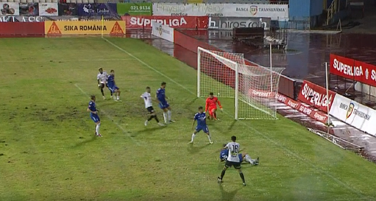 VIDEO | Autogol de zile mari în U Cluj - FC U Craiova. Reuşita a fost validată de VAR după patru minute de întrerupere