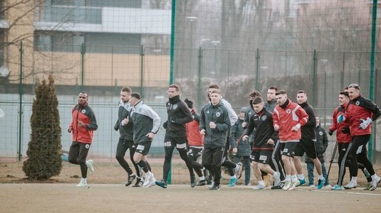 Universitatea Cluj s-a reunit. 25 de jucători prezenţi la primul antrenament sub comanda lui Ioan Ovidiu Sabău