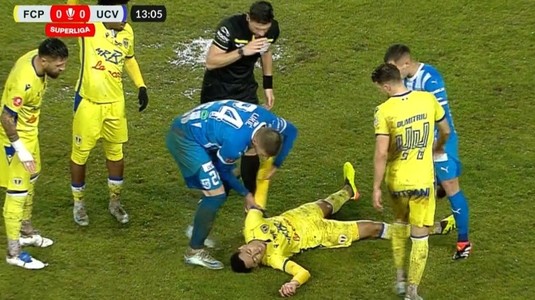 VIDEO | Moment de panică! Un fotbalist de la Petrolul a picat din senin pe gazon, la câteva minute după ce s-a lovit violent