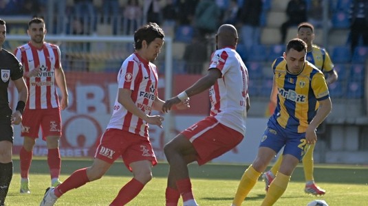 LIVE VIDEO Petrolul - UTA, ACUM, pe Orangesport.ro. Arădenii au deschis scorul din a doua încercare. Prima reuşită a fost anulată
